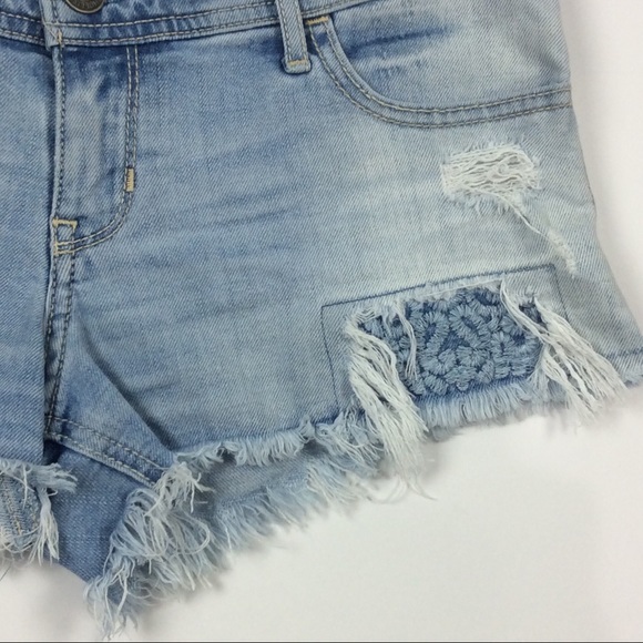 Hollister Faded Denim Jean Shorts - Picture 3 of 4